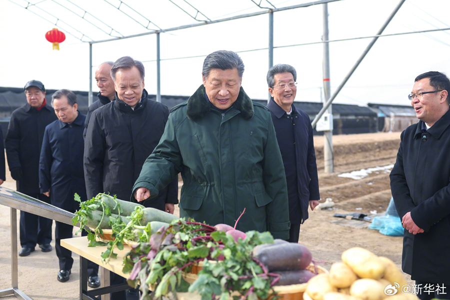 习近平春节前夕在天津看望慰问基层干部群众_fororder_1