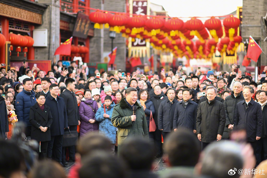 习近平春节前夕在天津看望慰问基层干部群众_fororder_14