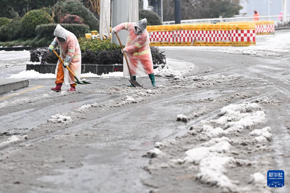 湖北：雨雪中的温暖守护