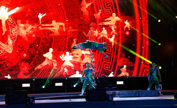 宜宾市南溪区2024年春节联欢晚会举行_fororder_杂技表演-摄影-高学兵