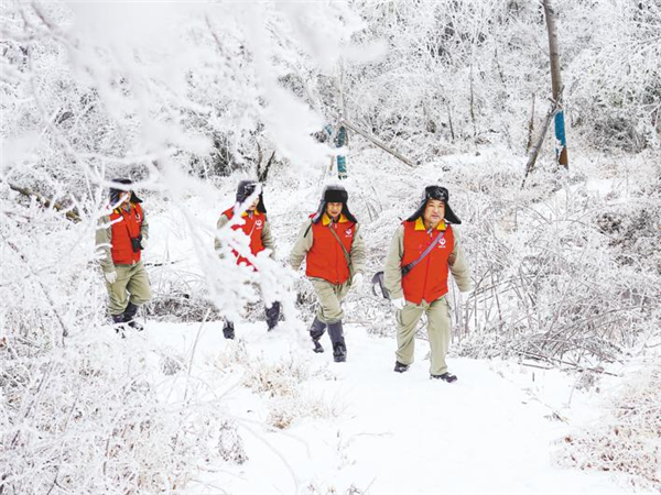 战冰雪 保畅通 护平安——湖北省最大限度减少雨雪天气带来的不利影响_fororder_01