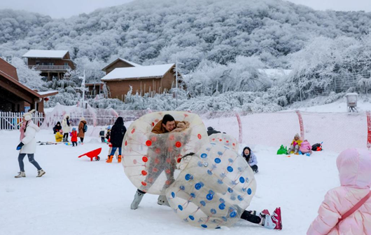 重庆南川：登高祈福赏瑞雪  热闹民俗贺新春_fororder_微信图片_20240205160226