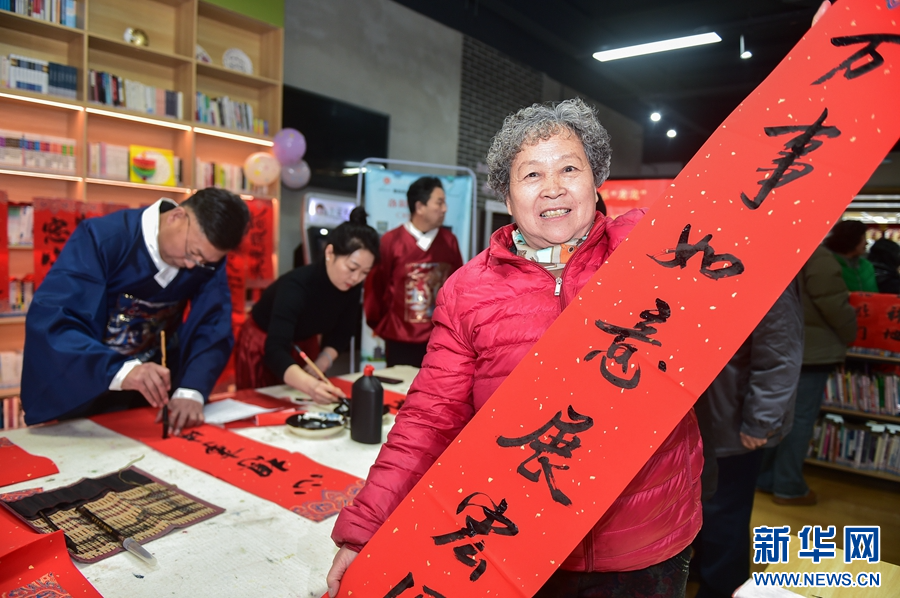 河南洛阳：多彩活动迎新年