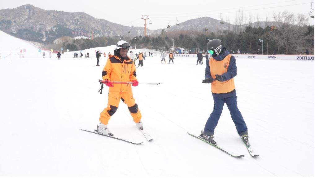 伝統的な市巡りに氷雪遊び、温泉、遼寧のご当地グルメまで。中国ならではの春節を体験_fororder_图片 5