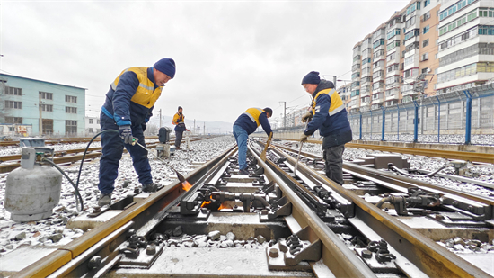 沈铁积极应对年后首场雨雪考验_fororder_铁路1