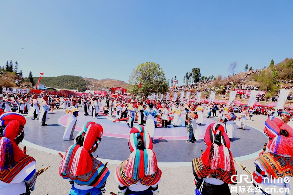 贵州钟山：万人齐聚跳花树祭祖先_fororder_微信图片_20240325164106