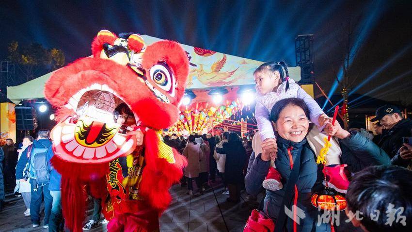 “钟鸣楚天元宵夜”主题灯会在省博热闹上演