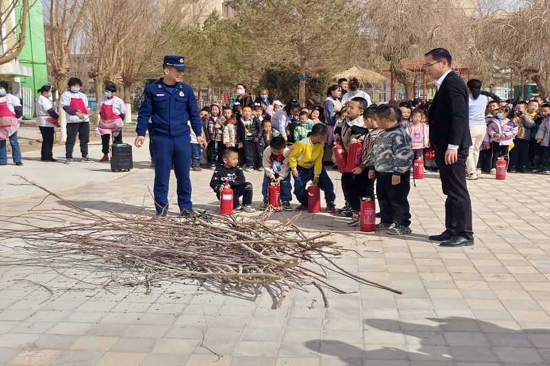 酒泉瓜州：蓝朋友走进幼儿园为萌娃送上“安全大餐”_fororder_33