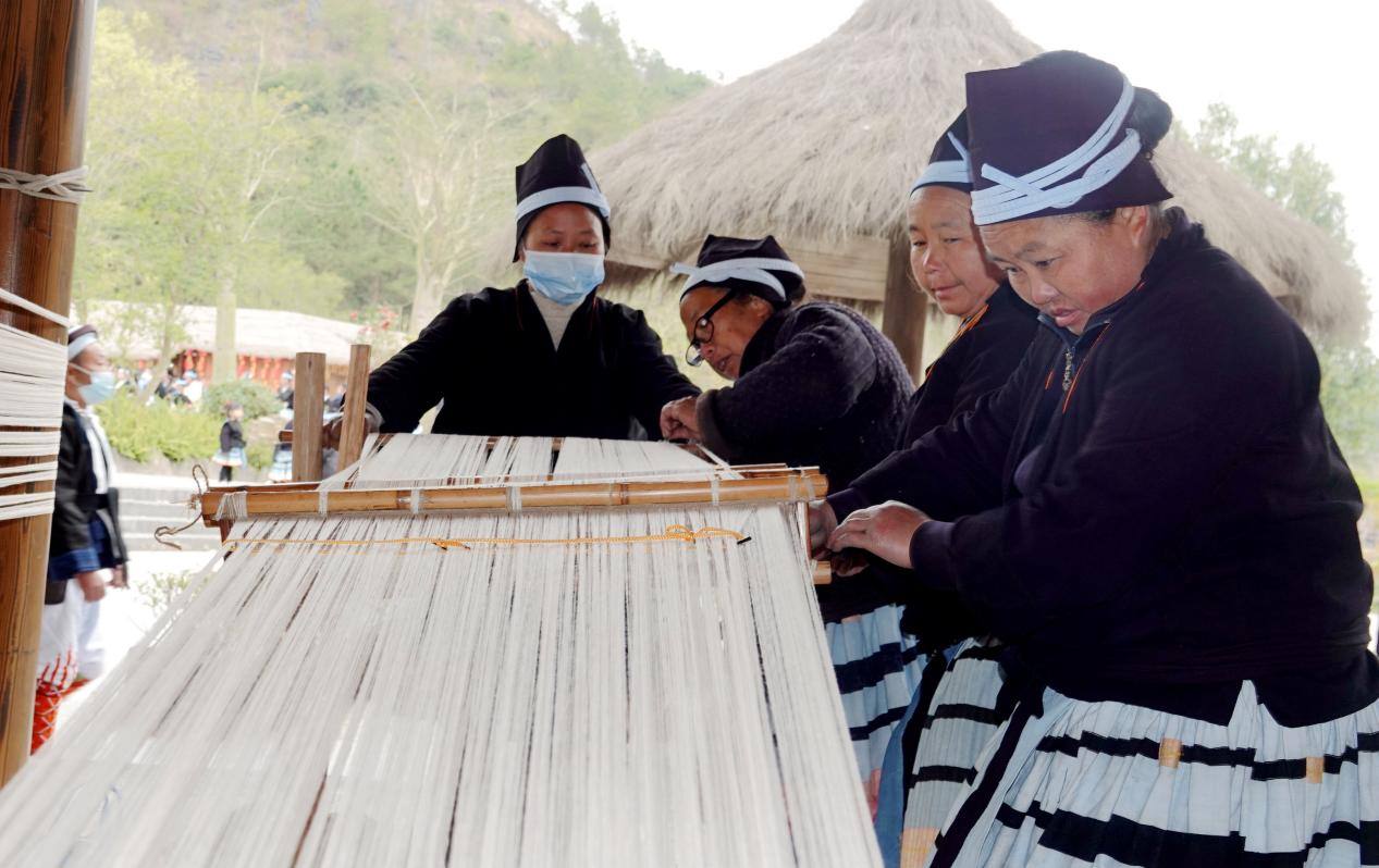 千鼓闹元宵   桂黔白裤瑶胞盛装赶圩同庆年街节_fororder_图片22