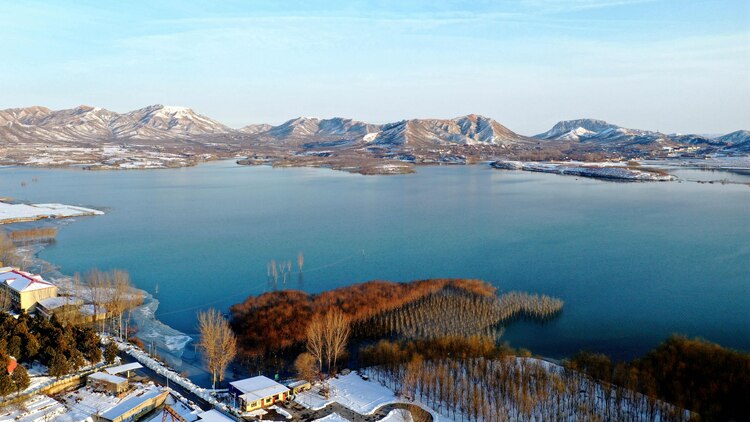 河北唐县：雪后水库 如诗如画_fororder_站在坝顶远眺，西大洋水库水天一色 (2)