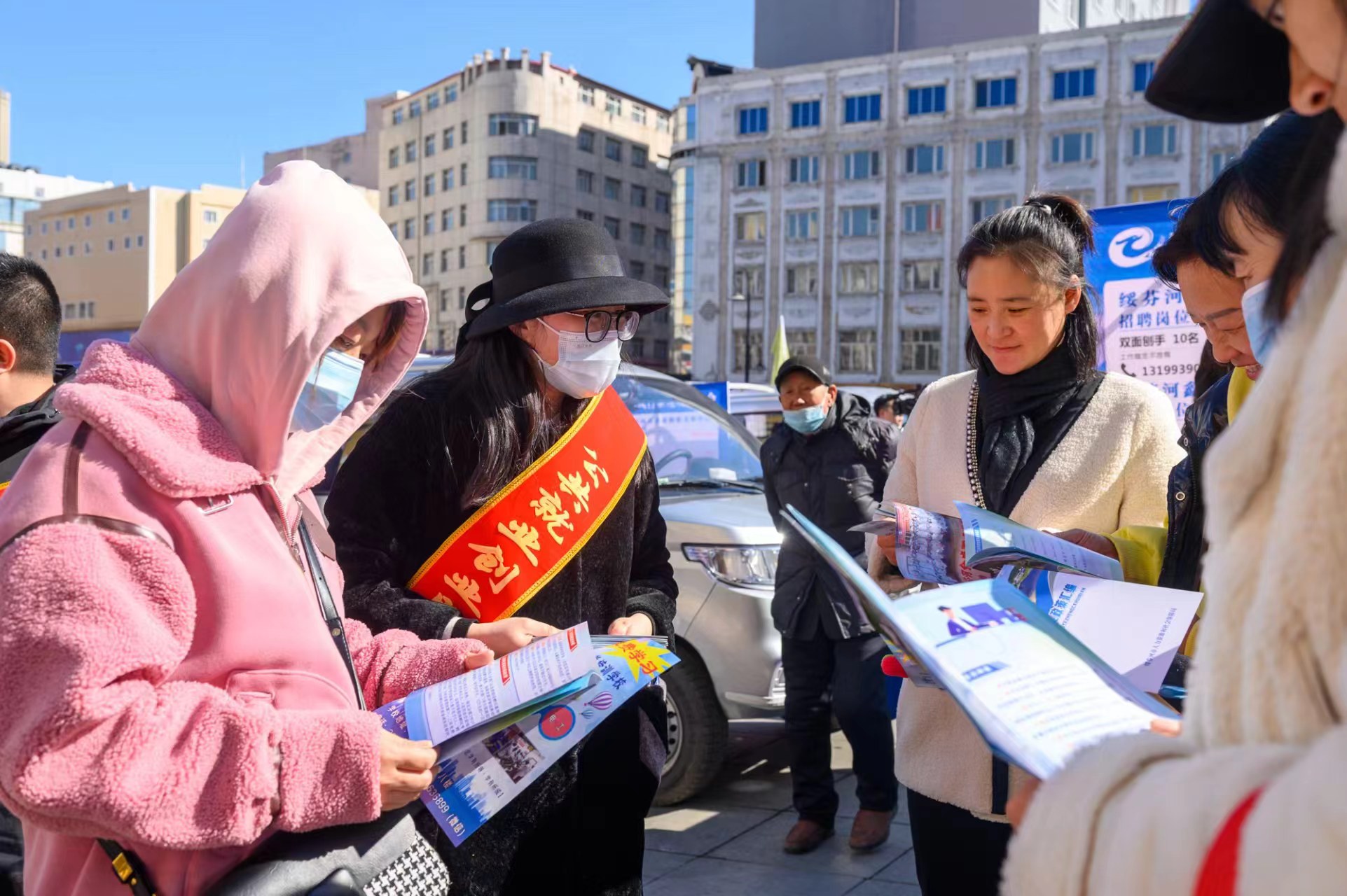 让劳动者在家门口“能就业、就好业”——绥芬河市“春风行动”创新服务举措暖人心_fororder_微信图片_20240328151854