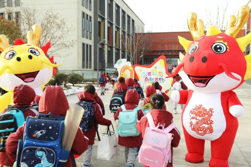 【镜观陕西】热辣滚烫 陕西各地开学第一课“龙”重登场_fororder_微信图片_20240227134840