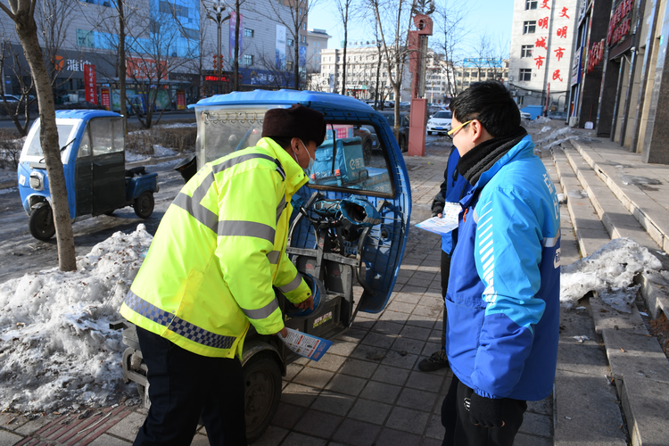 穆棱市公安局交警大队深入快递、外卖企业开展“戴头盔、安全行”主题宣传活动_fororder_图片8