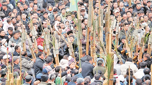 苗寨坡会闹新春 笙歌踩堂祈丰年