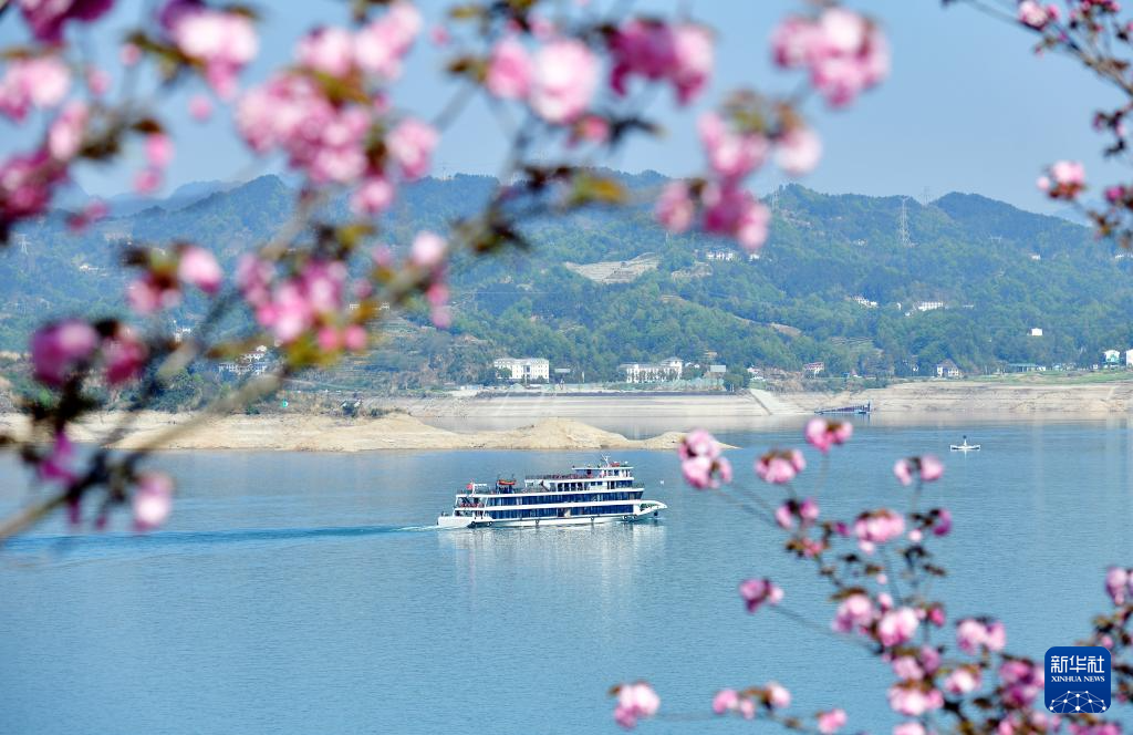 春花烂漫踏青时