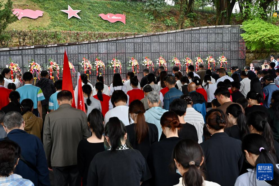 福州：清明前夕祭英烈