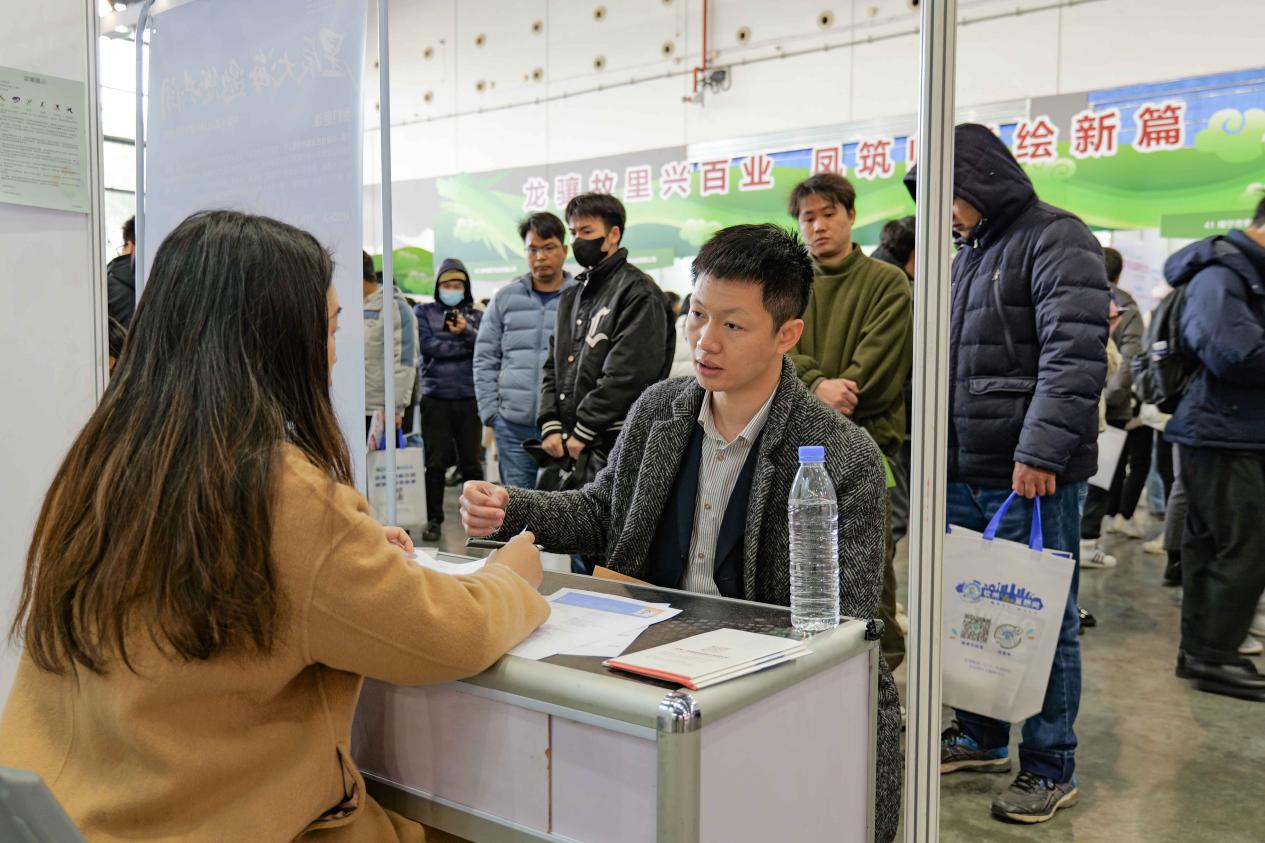 广西举办2024年春季全区人才交流大会 1.5万人次达成就业意向_fororder_图片5