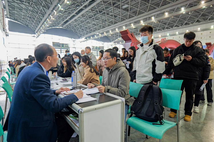 广西举办2024年春季全区人才交流大会 1.5万人次达成就业意向_fororder_图片4