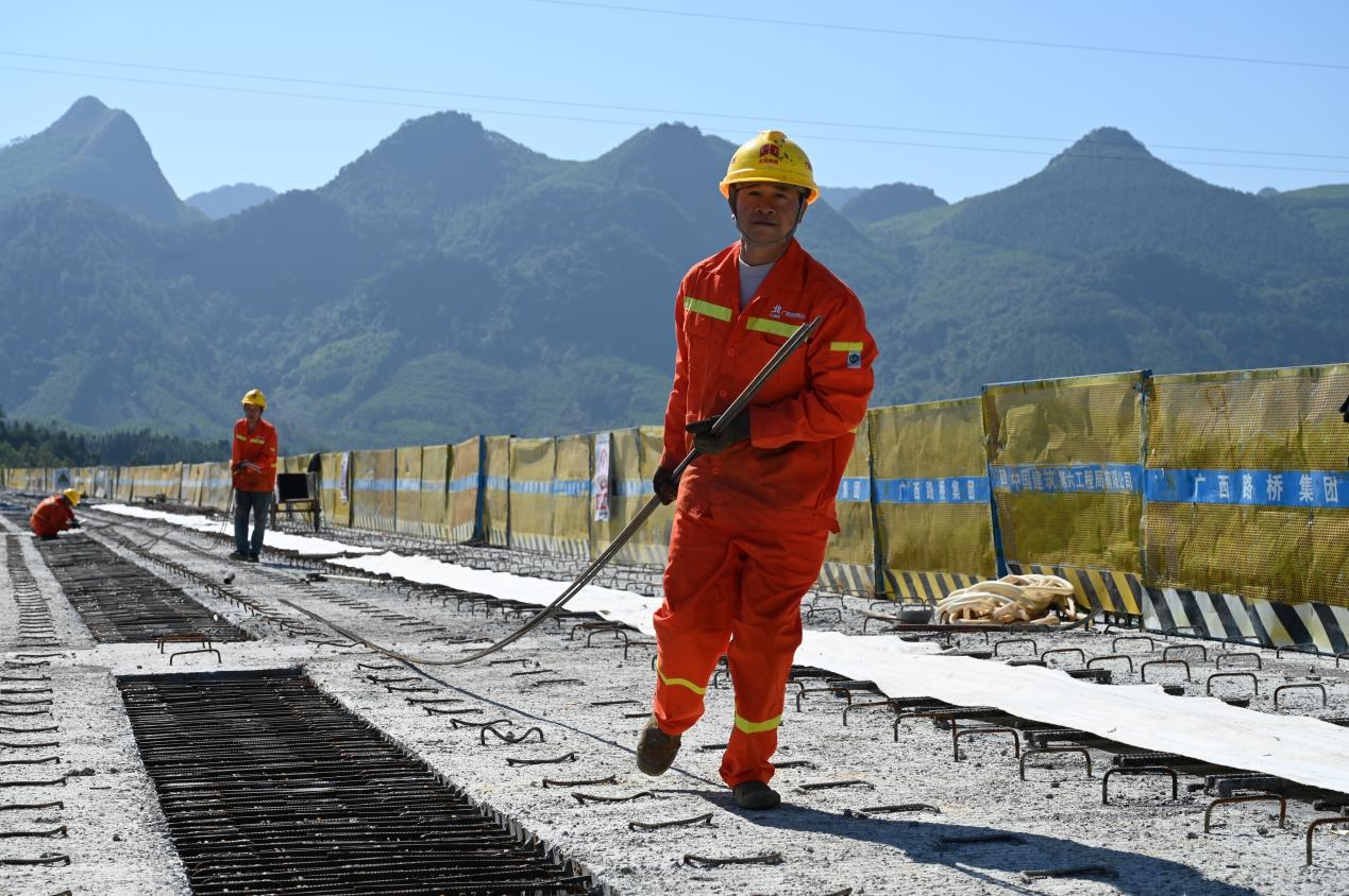 广西高速公路建设项目掀起复工复产热潮_fororder_图片4