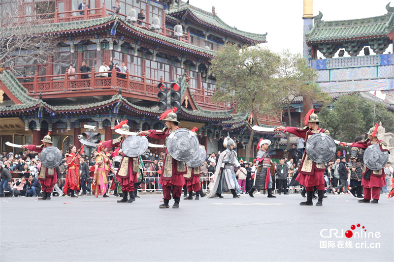 【春日里的河南】开封：千名演员、万名观众共“绘”春日巡游“画卷”_fororder_《武林风》篇章展演.JPG