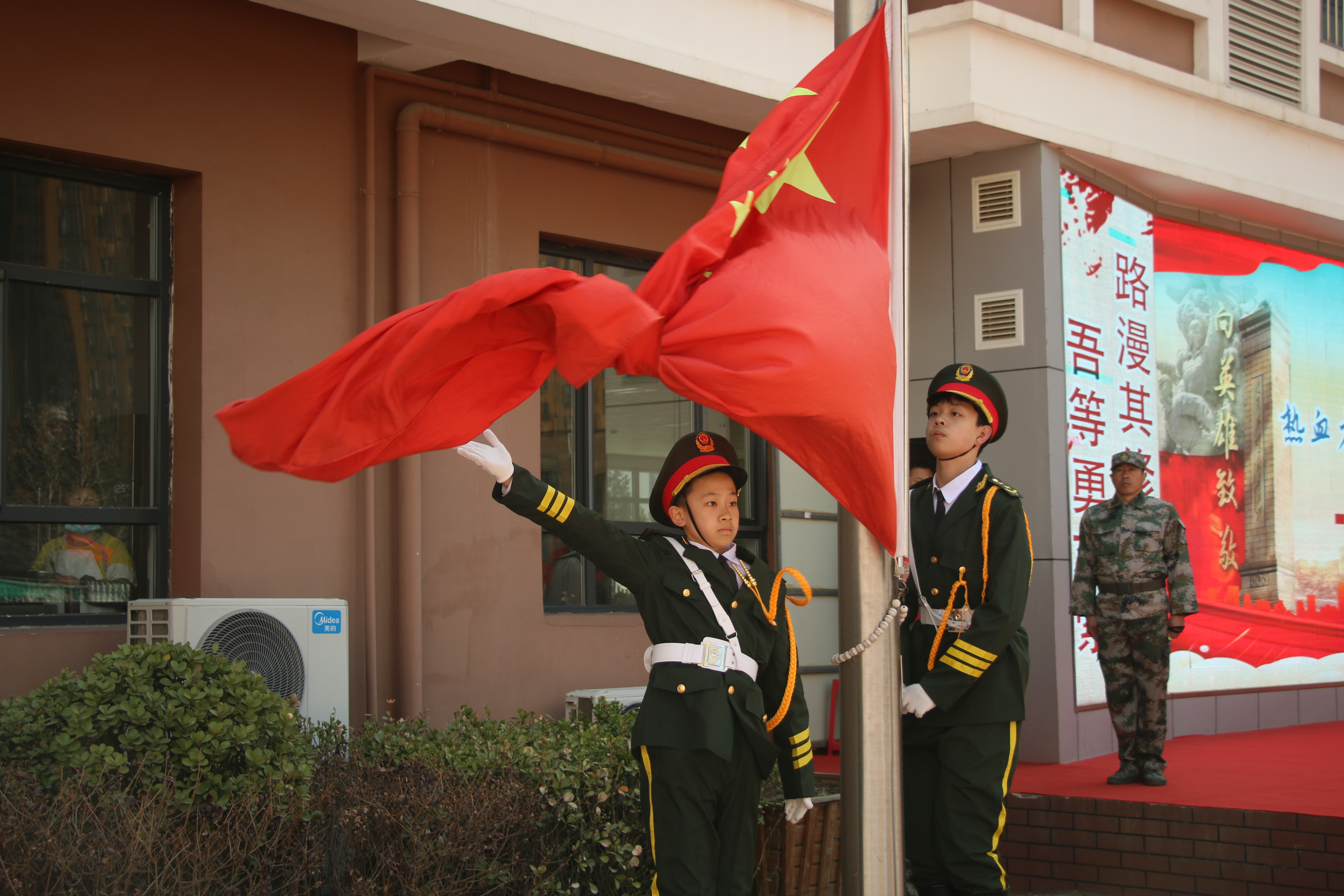 唐山市路北区:热血少年 致敬英烈