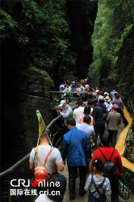 中石化在石门河地心谷举行“易捷踏春季”首游