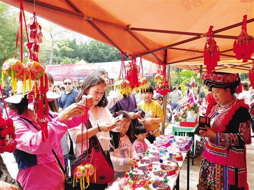 【八桂大地-南宁】【旅游文体】歌舞民俗壮乡韵 旅游市场人气高  ——南宁景区迎来客流小高峰