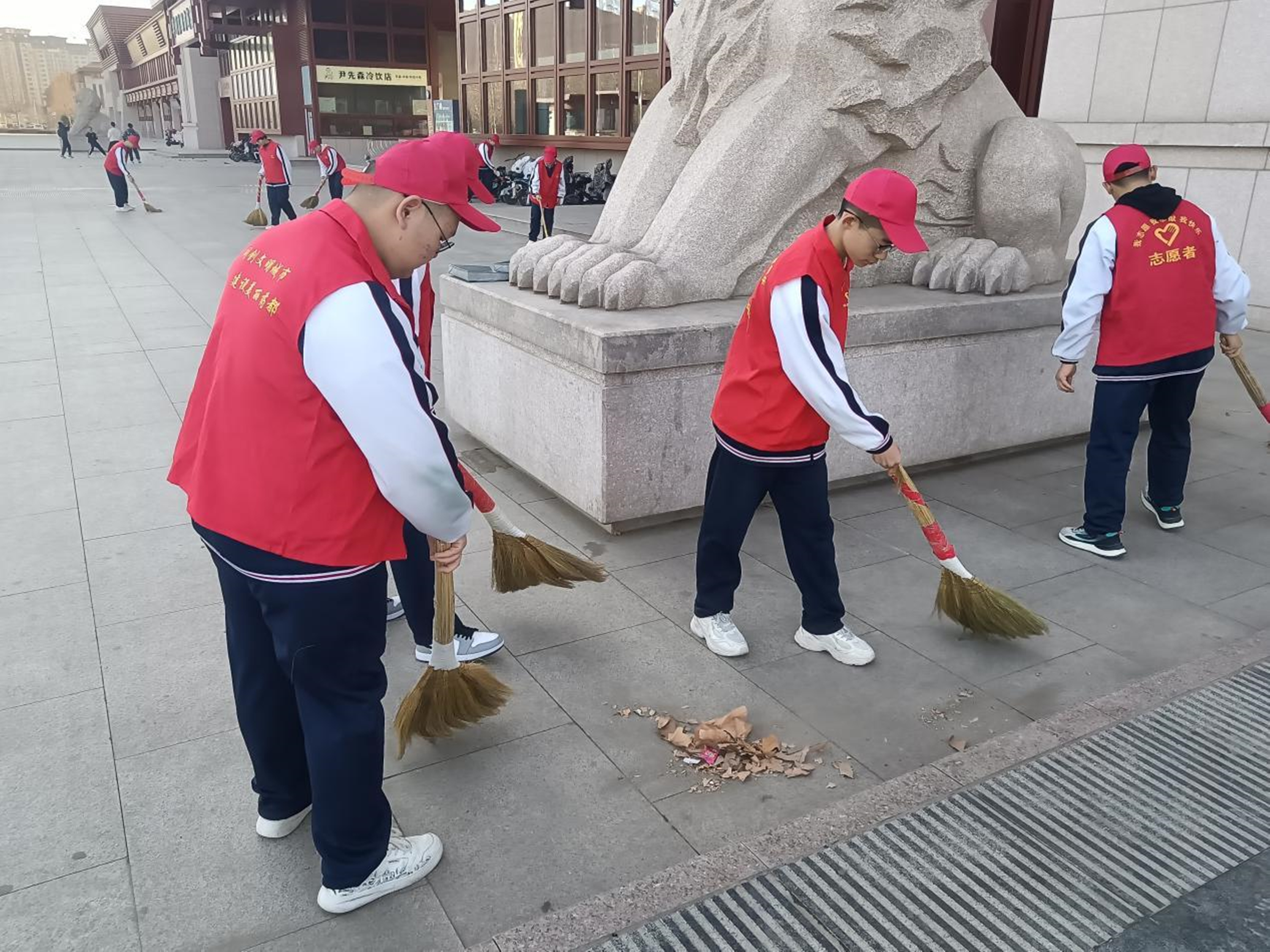 初中学生扫地图片图片