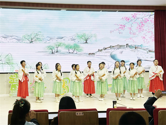 南京市琅琊路小学分校天润城小学举行第五届“给童年留下一首诗”诗歌节开幕式_fororder_图片9