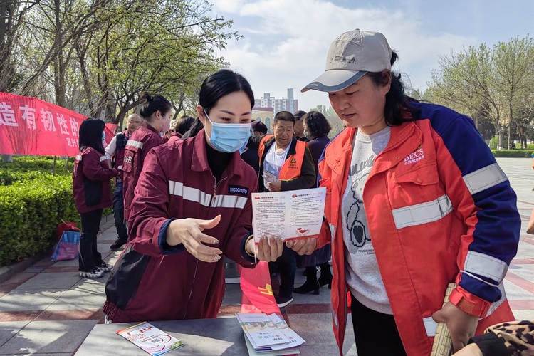 河北定兴：普及健康知识，筑牢卫生防线_fororder_003