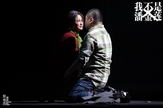 演员张歆艺亮相南京领衔主演刘震云作品三部曲《我不是潘金莲》_fororder_图片4_副本