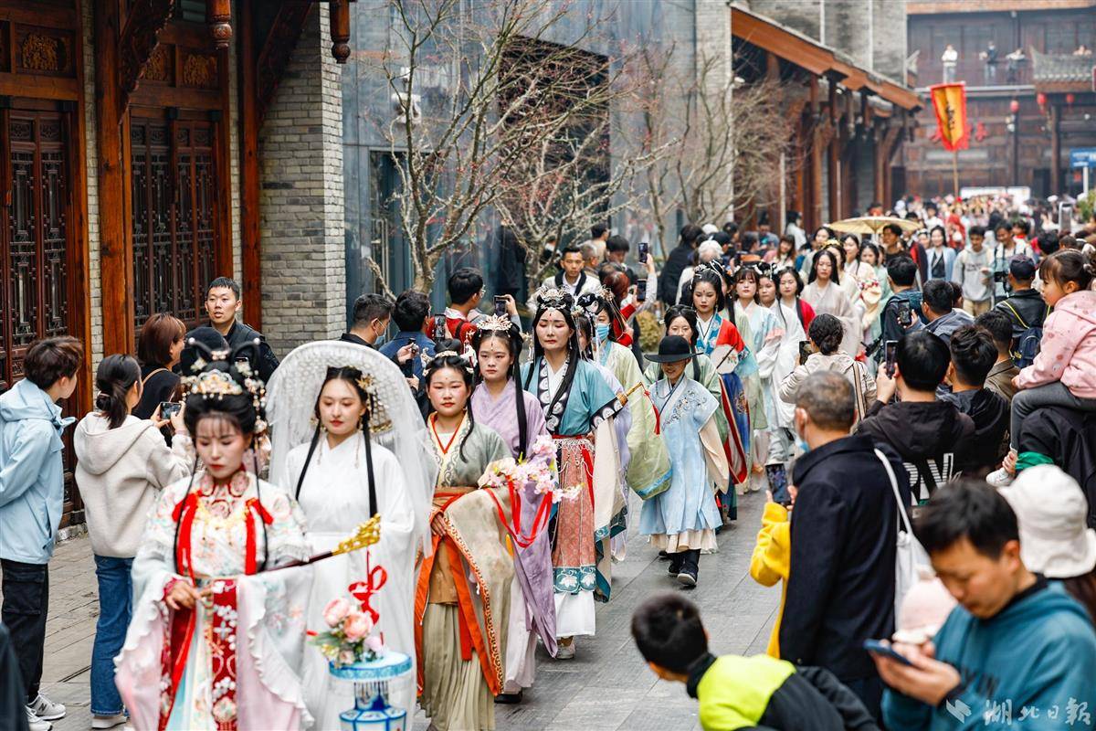 武汉园博园汉口里花朝节开幕