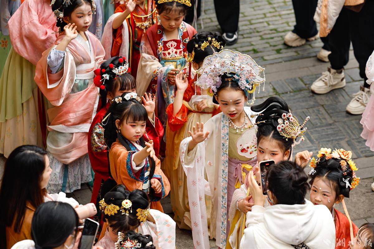 武汉园博园汉口里花朝节开幕