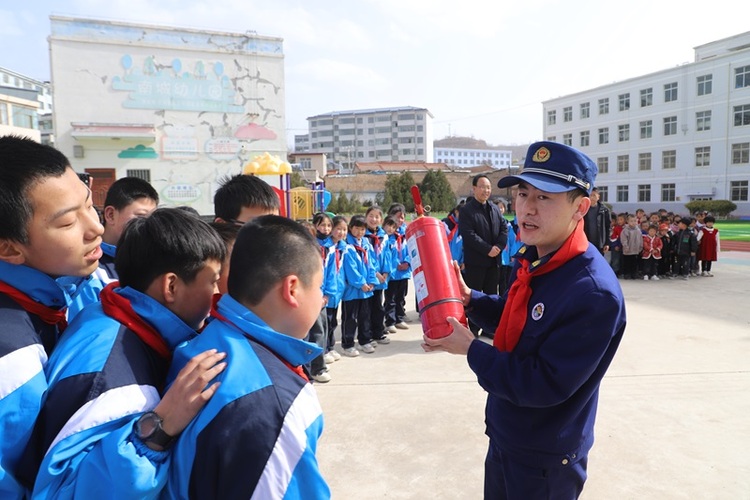 陇南礼县各学校开展火灾疏散逃生大演练活动_fororder_学校消防 (4).JPG