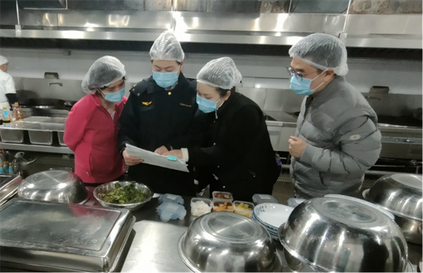 重庆市九龙坡区市场监管局开展校园食品检查 守护学生“舌尖上的安全”_fororder_图片1