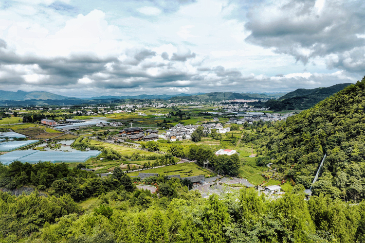 溶洞美景超惊艳！滑板车嗨翻全场！贵州大山里的“地心世界”太迷人