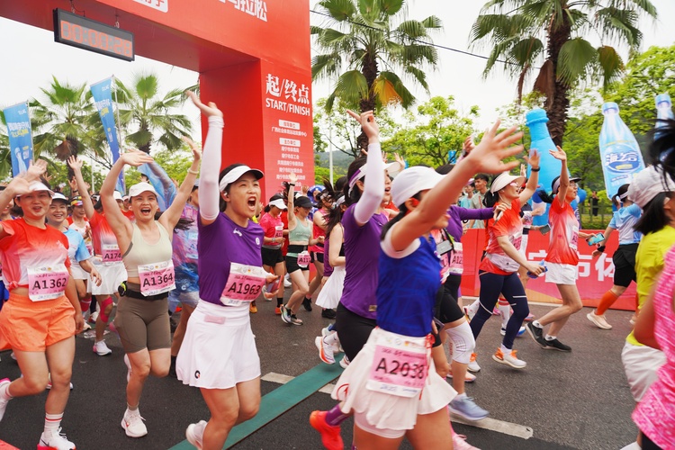 受雷雨天气影响 2024南宁嘹啰歌乡女子半程马拉松比赛紧急熔断_fororder_20240421_150712