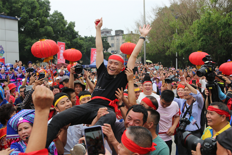 扬善送祝福 南宁市邕宁区举办多彩民俗活动庆蒲庙花婆节_fororder_图片6