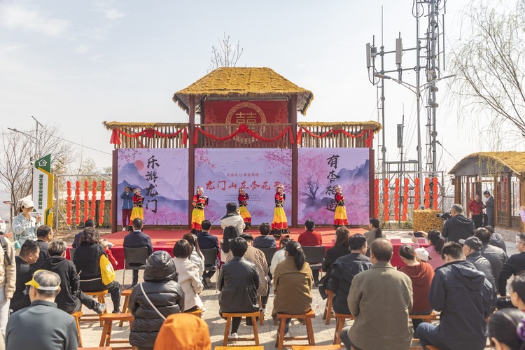 保定市满城区：以“杏”为媒 谱写乡村振兴奋进曲_fororder_满城区白龙乡“乐游龙门 有‘杏’相遇”杏花节现场 摄影 颜丽媛