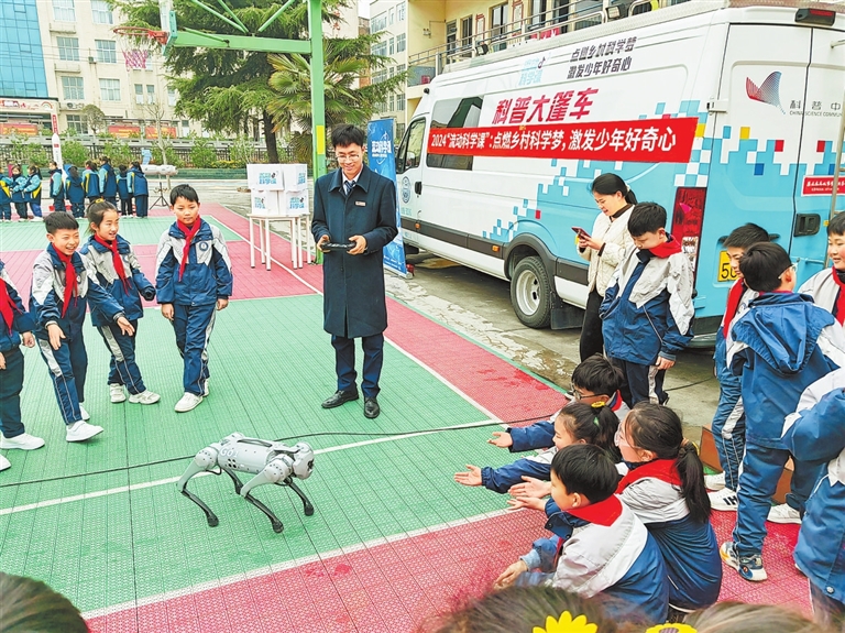 点燃乡村科学梦 激发少年好奇心 2024“流动科学课”走进河南