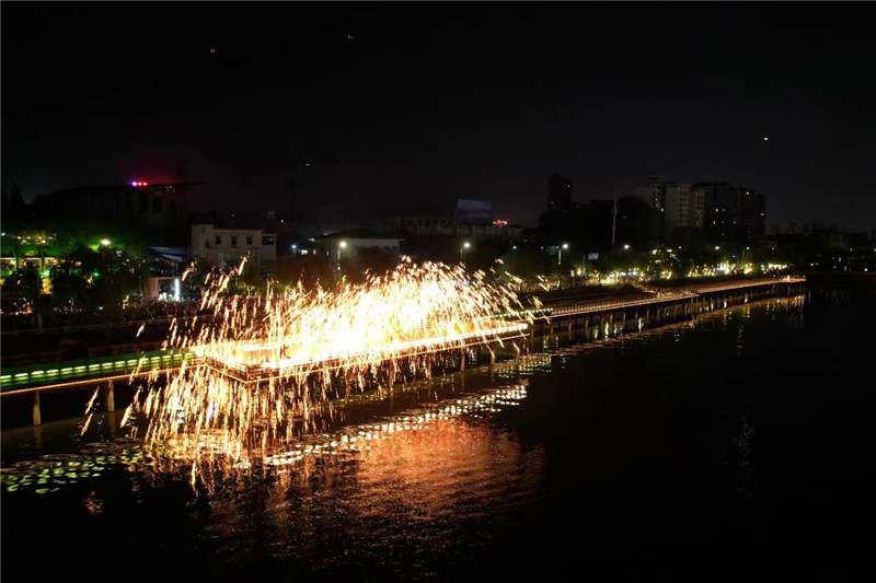 信阳市浉河区：繁星万点耀夜空 火花一亮引客来_fororder_01