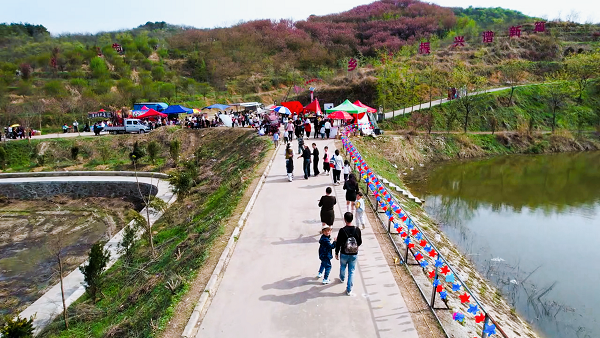 【原创】信阳市商城县：春季思乡谷绽放“花经济”_fororder_微信图片_20240401155753