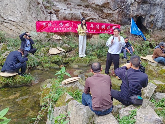 贵州修文举办2024“清明诗会” 重现“曲水流觞”_fororder_556a08f4410547b890376027aefd75ad_s