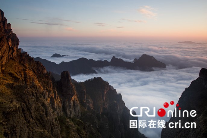 【焦点图】“武汉—神农架”旅游直通车开通