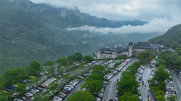 湖北恩施：峡谷烟雨似仙境 温馨服务暖人心_fororder_图片24