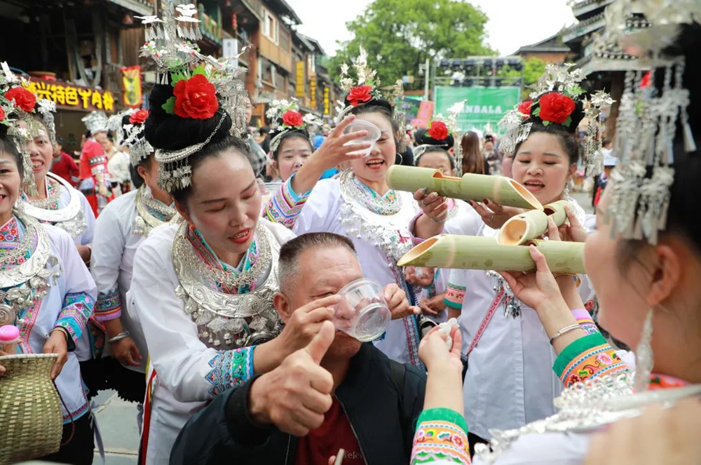 贵州黎平肇兴侗寨人潮涌动 精彩民俗活动嗨翻“五一”_fororder_640 (5)