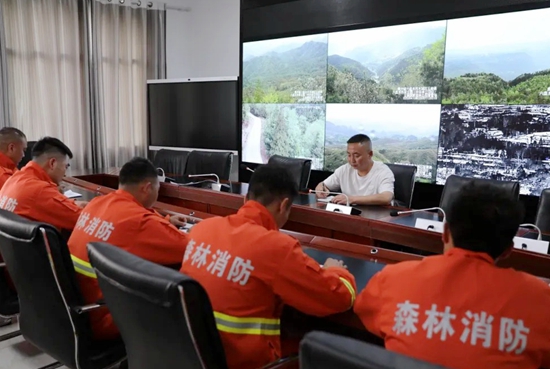 六盘水市水城区森林消防救援大队大队长毕加伟：逆火而行的火场“总指挥员”_fororder_640 (3)