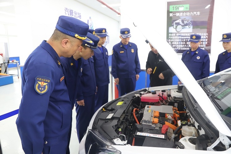 【原创】甘肃陇南：西和大队走进职业中专学习新能源汽车知识_fororder_1