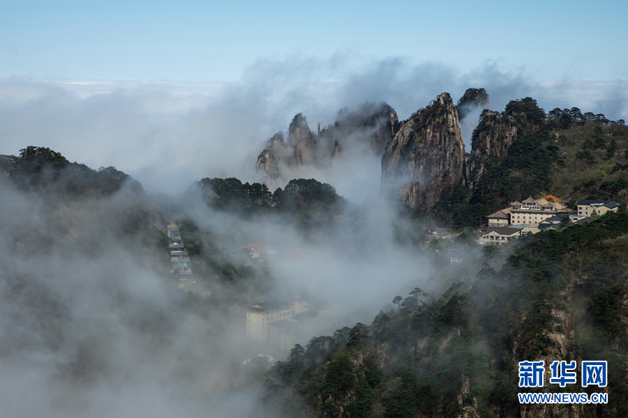 四月黄山现云海 不管晴雨冬和夏