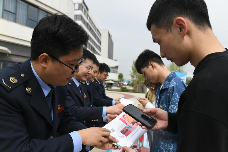 咸阳高新区税务局：“税惠到坊”进园区 助企发展零距离_fororder_图片1